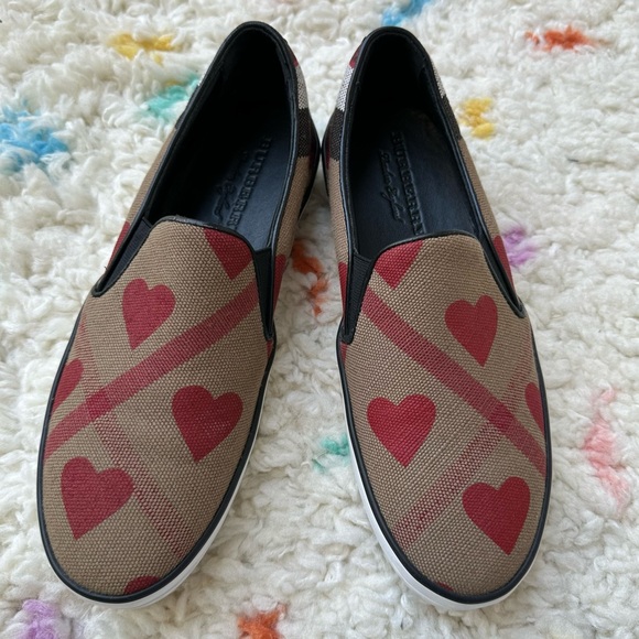 Burberry | Rare Heart Printed House Check Slip on Sneakers 39 NEW - Picture 1 of 6